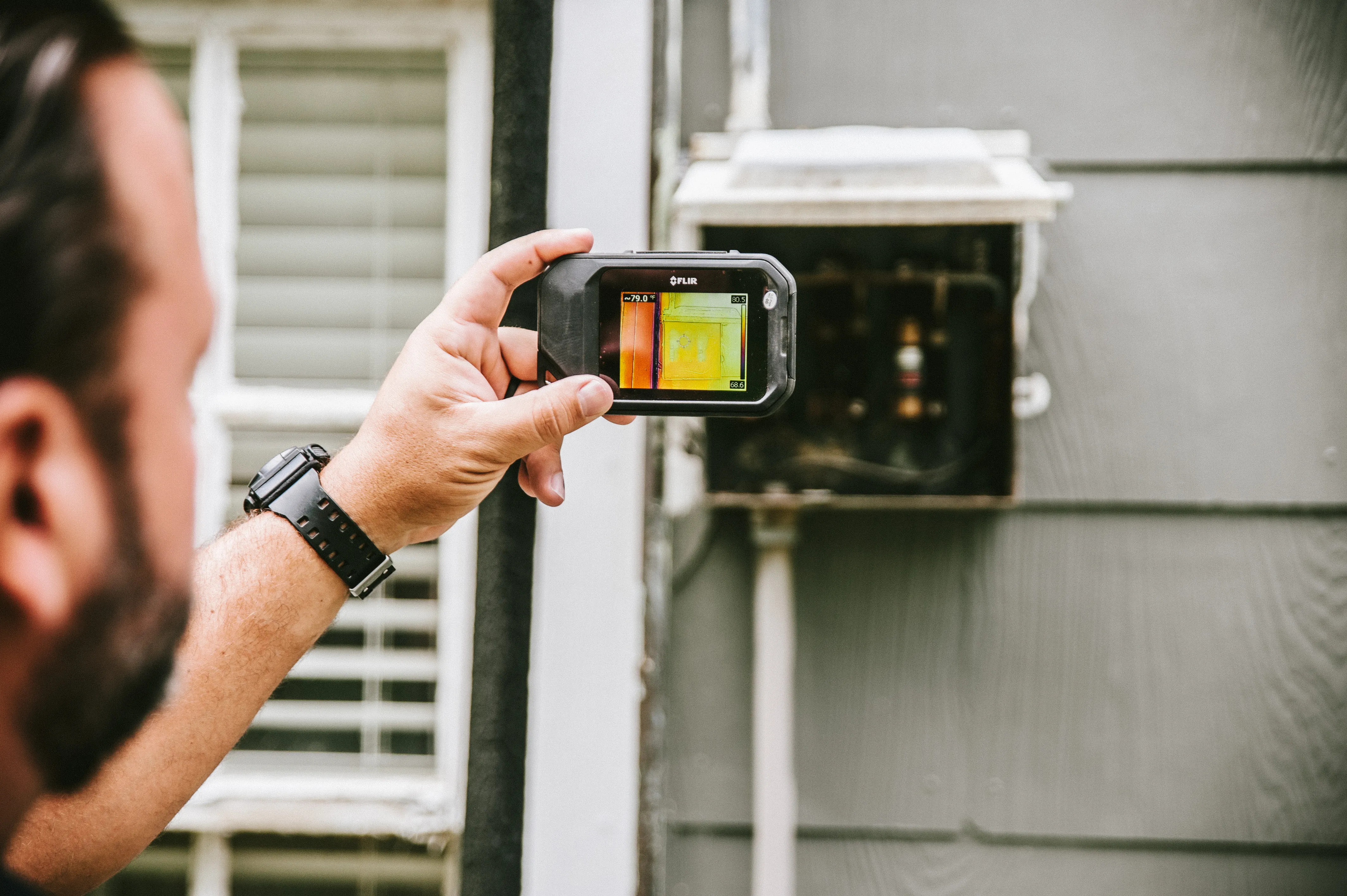 Home inspector using infrared camera